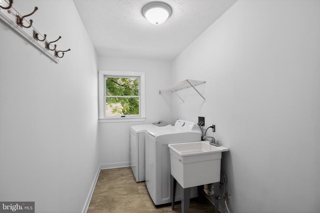 3 FALLS GLEN COURT
