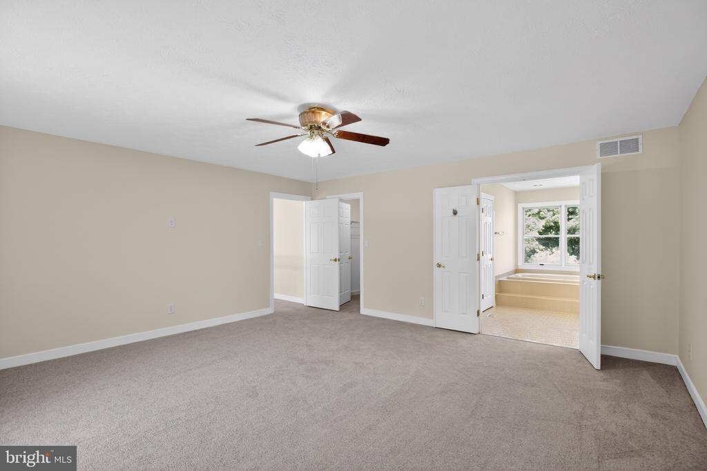 3 FALLS GLEN COURT
