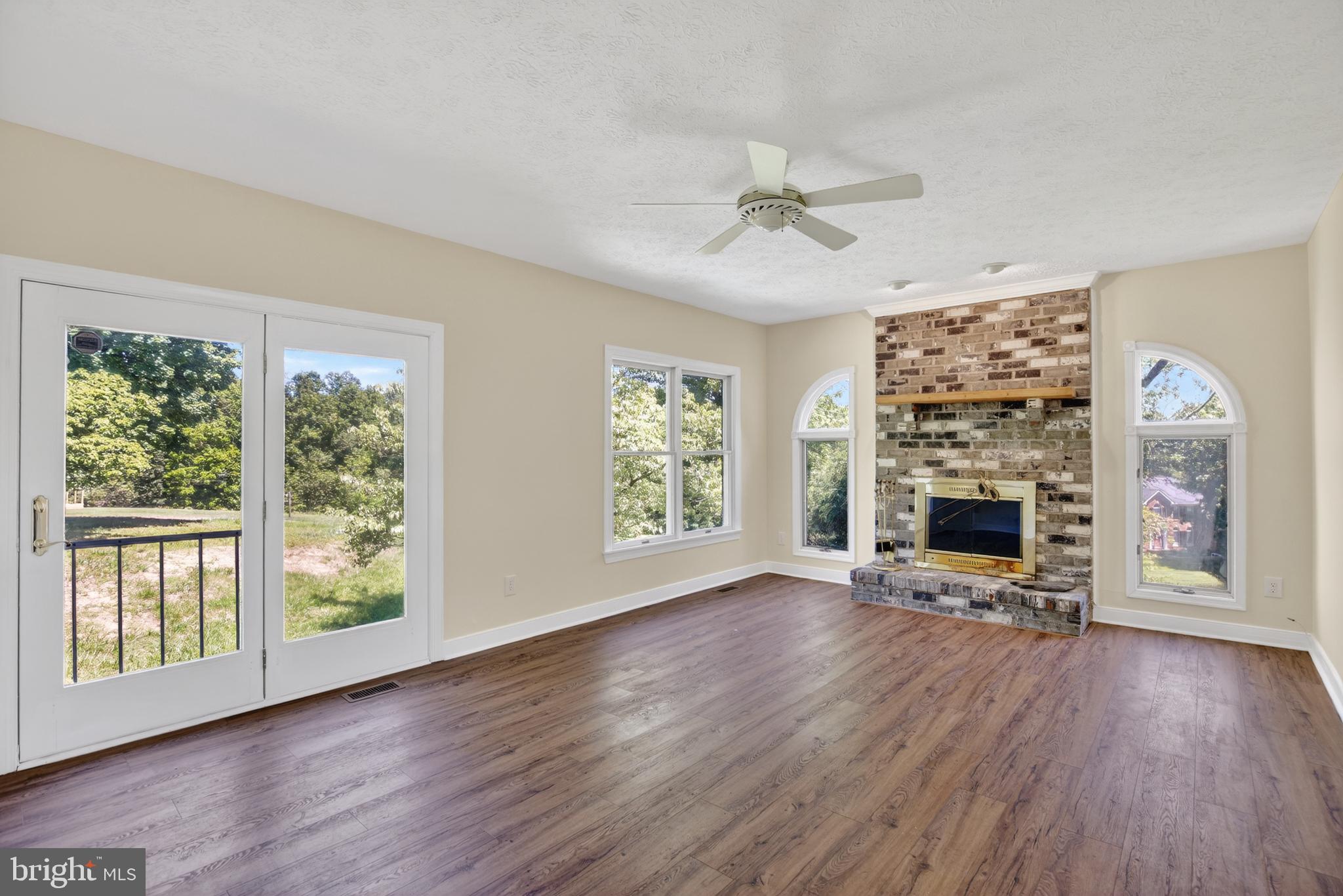 3 FALLS GLEN COURT