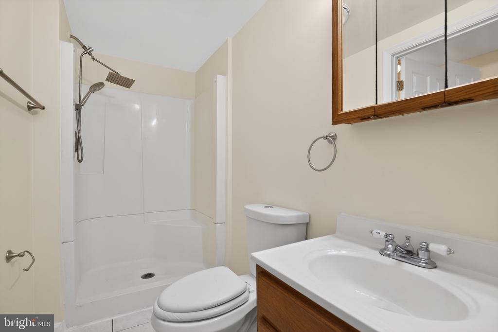 3 FALLS GLEN COURT