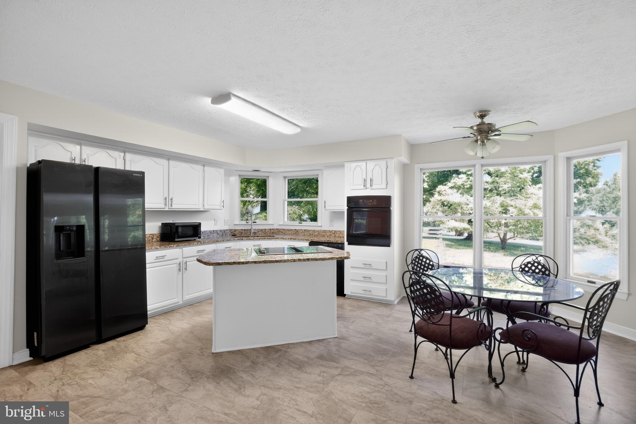 3 FALLS GLEN COURT