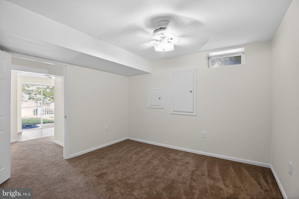 3 FALLS GLEN COURT