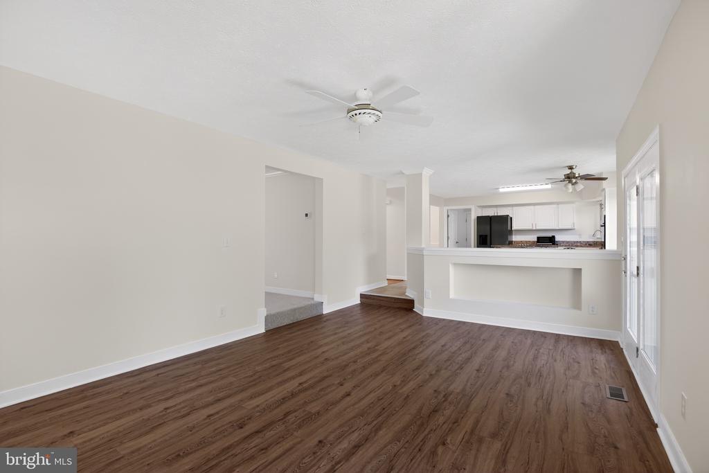 3 FALLS GLEN COURT