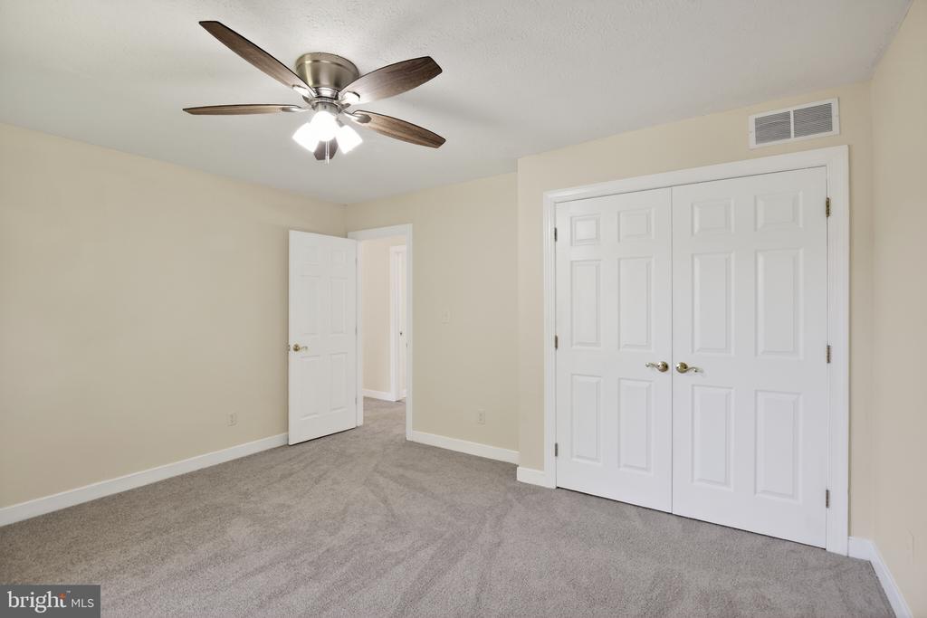 3 FALLS GLEN COURT