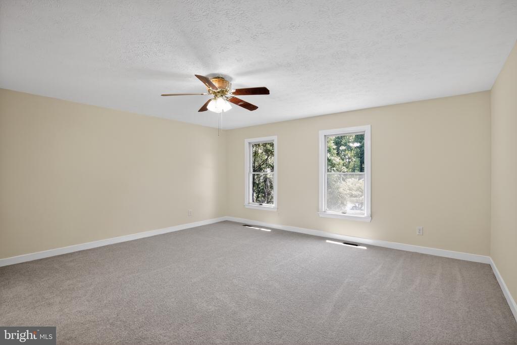 3 FALLS GLEN COURT