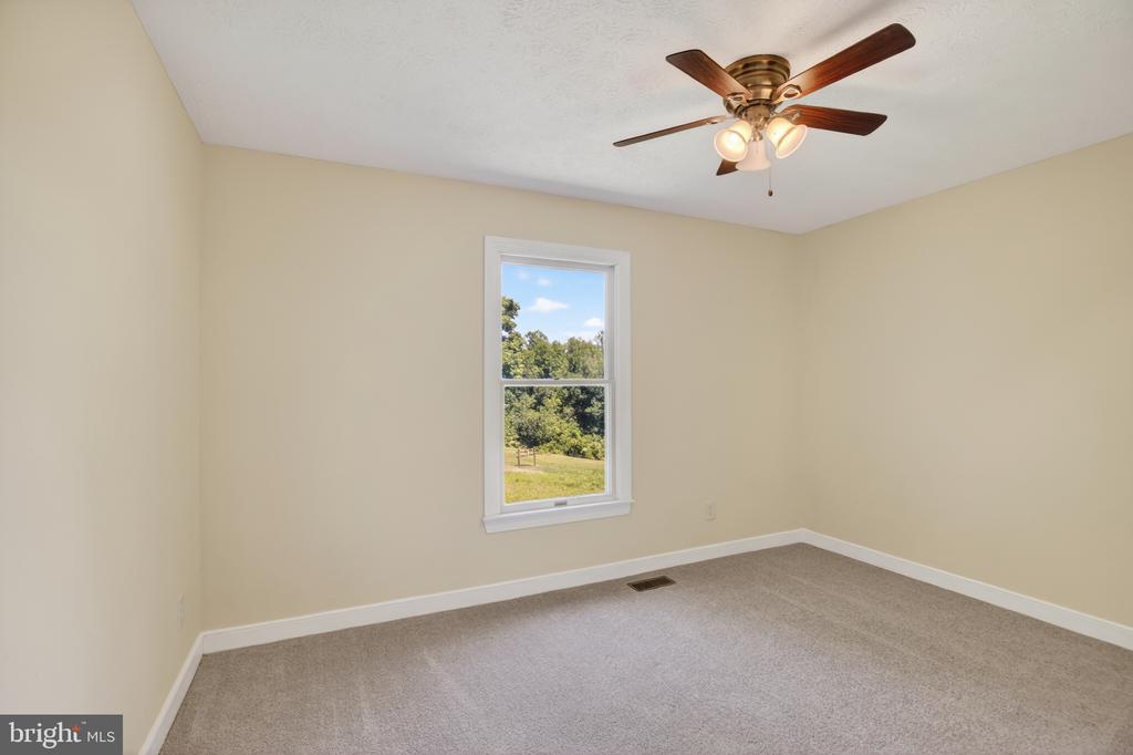 3 FALLS GLEN COURT