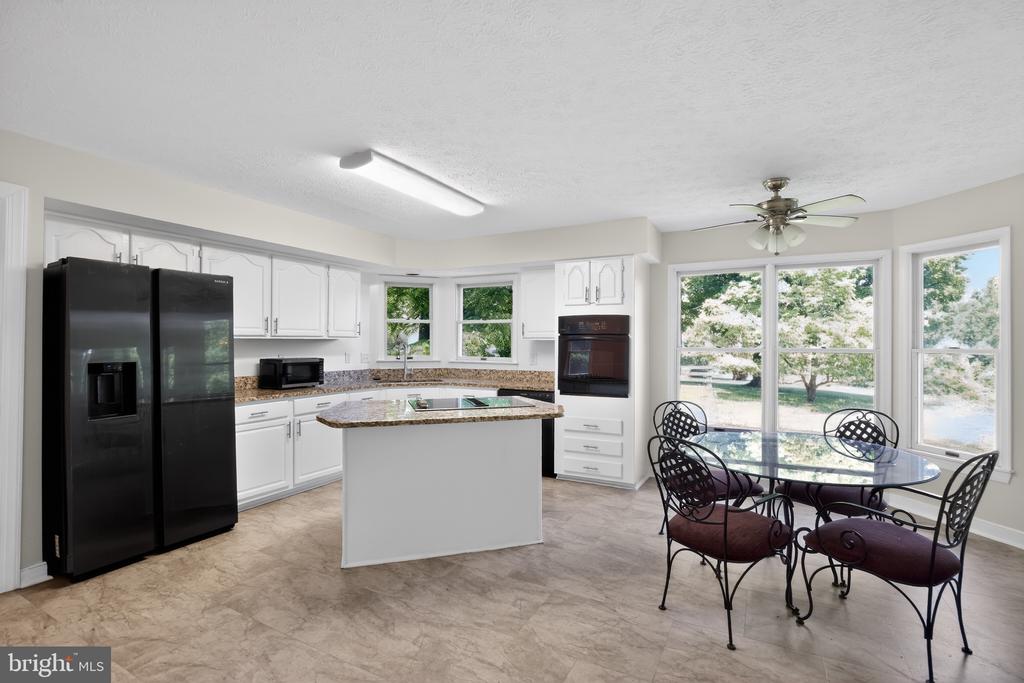 3 FALLS GLEN COURT