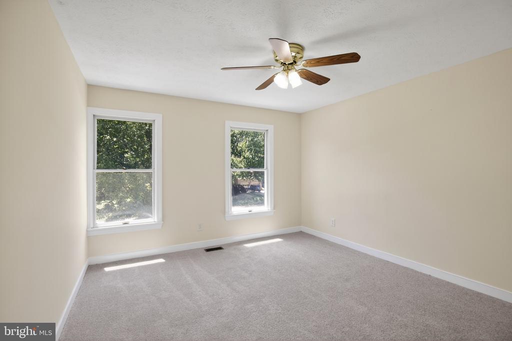 3 FALLS GLEN COURT
