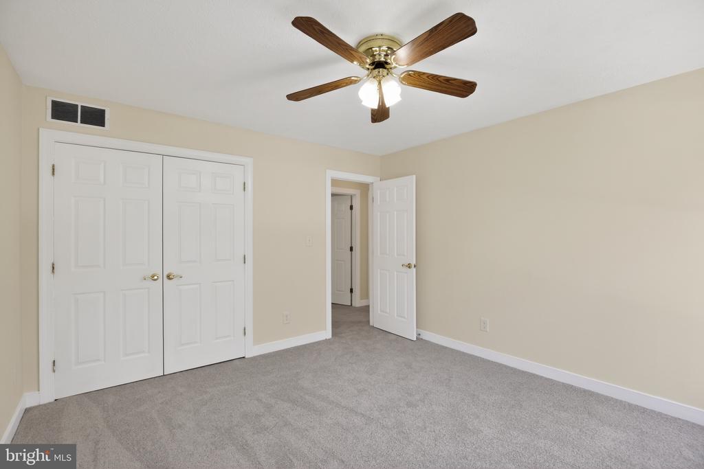 3 FALLS GLEN COURT