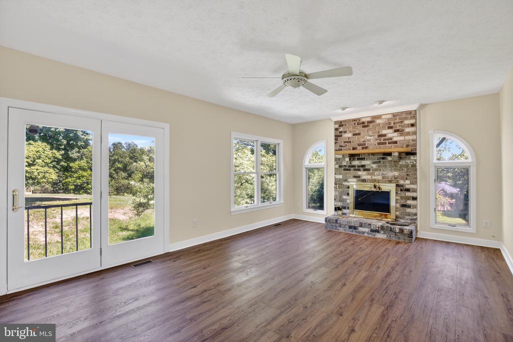 3 FALLS GLEN COURT
