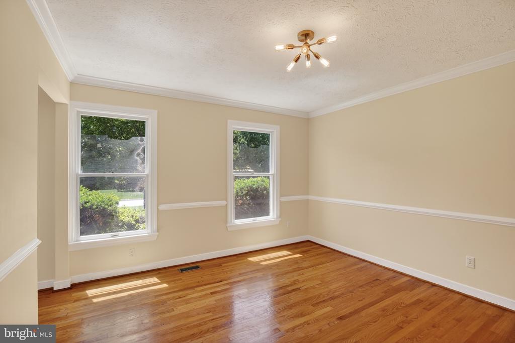 3 FALLS GLEN COURT