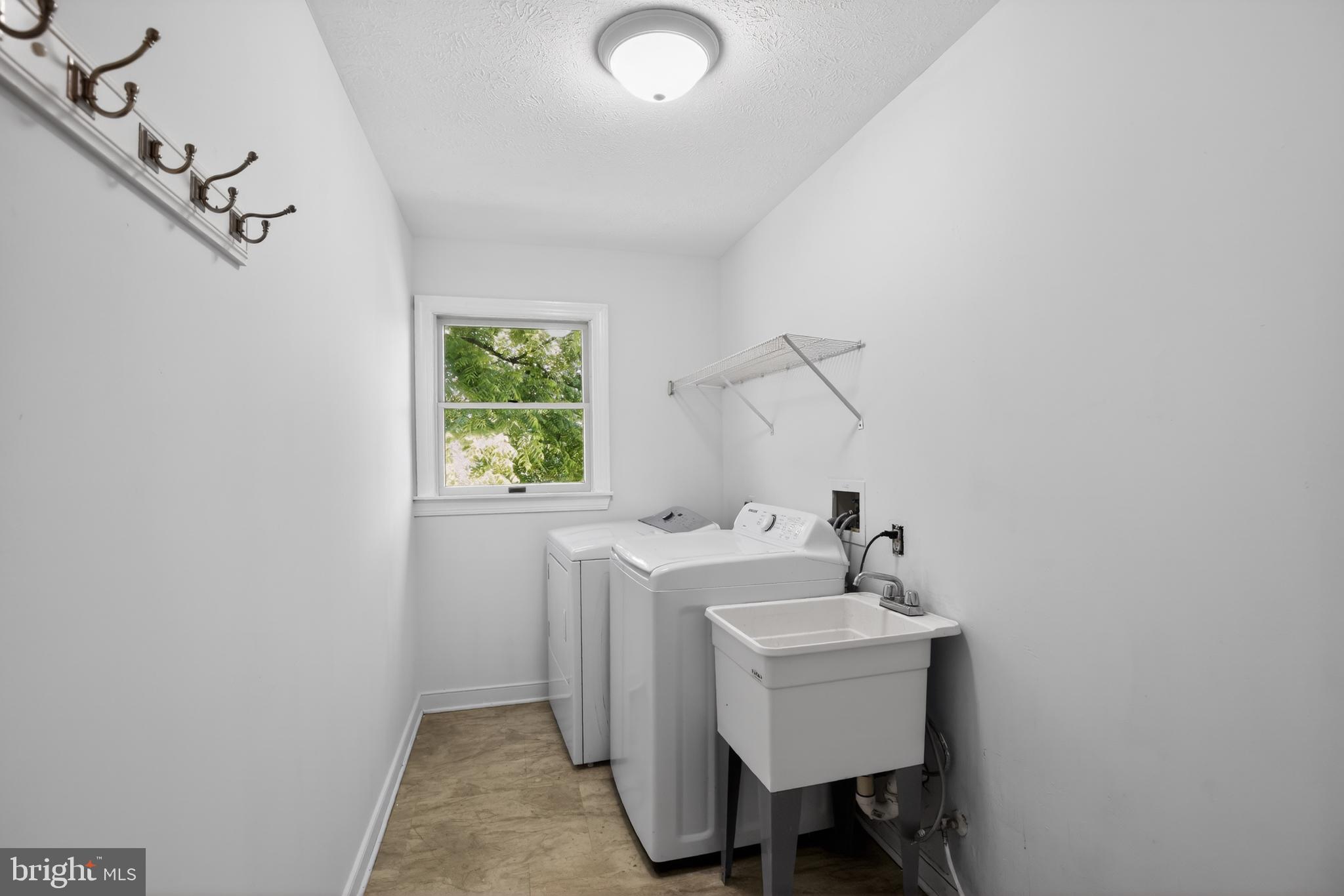 3 FALLS GLEN COURT