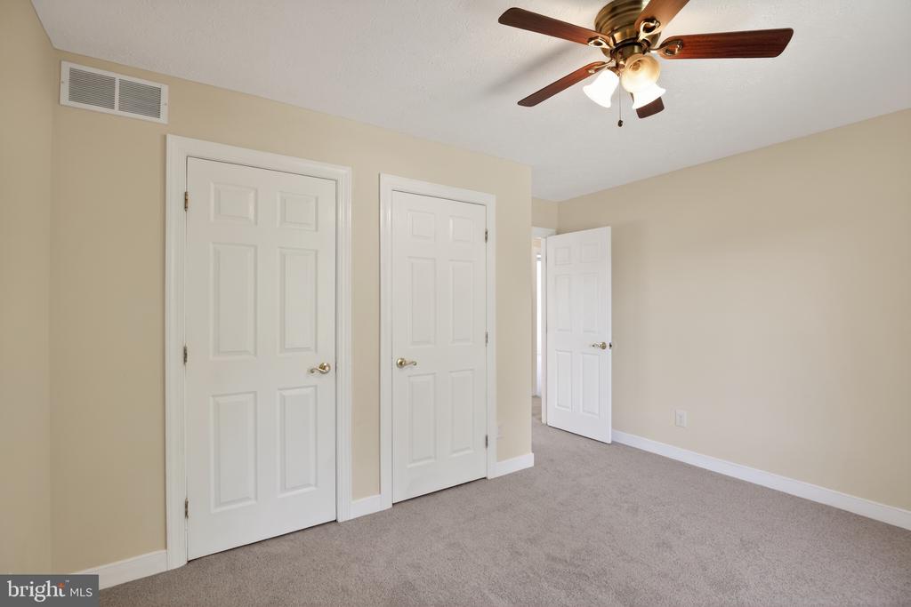 3 FALLS GLEN COURT