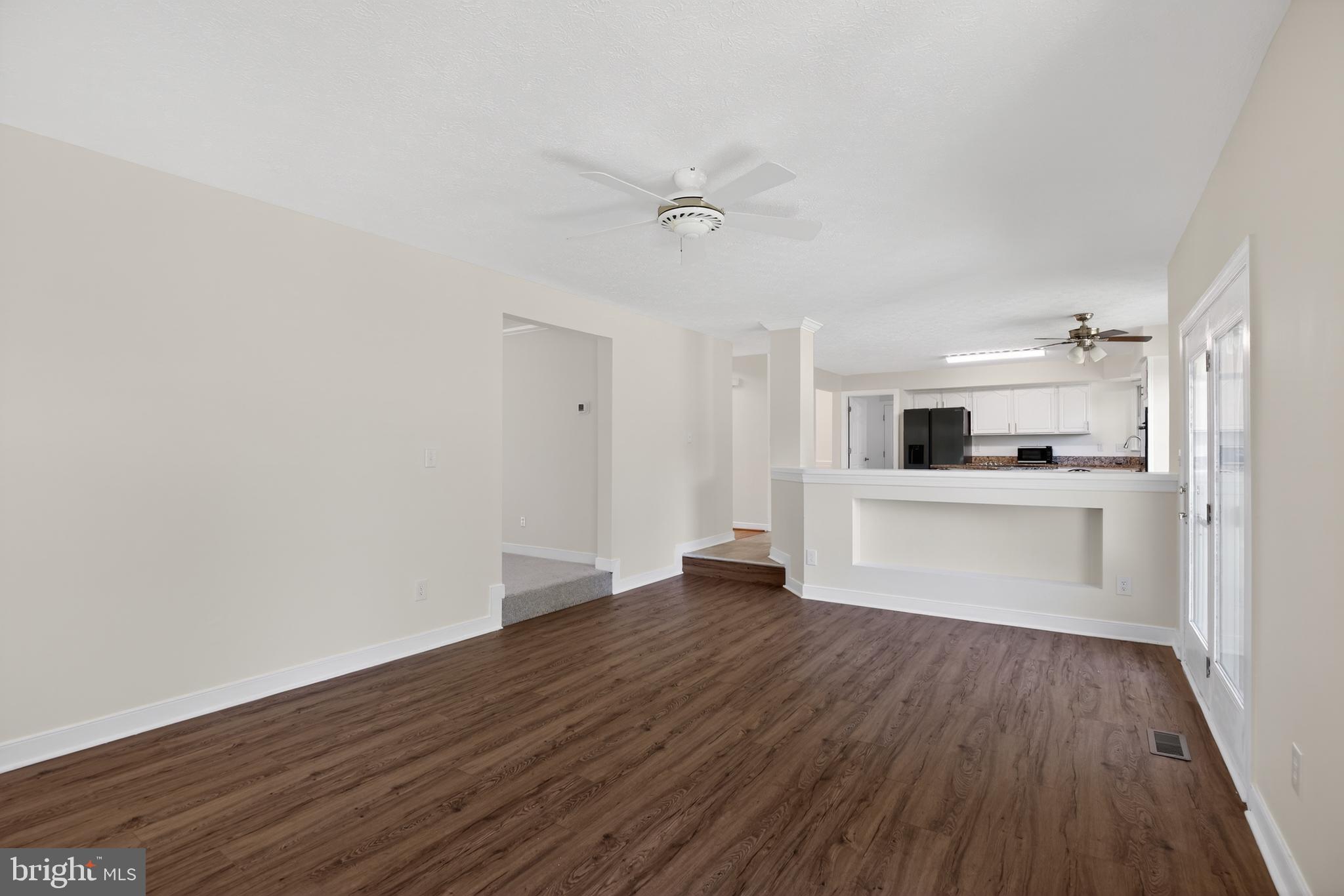 3 FALLS GLEN COURT