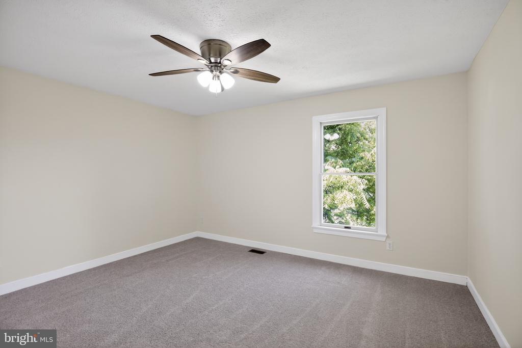 3 FALLS GLEN COURT