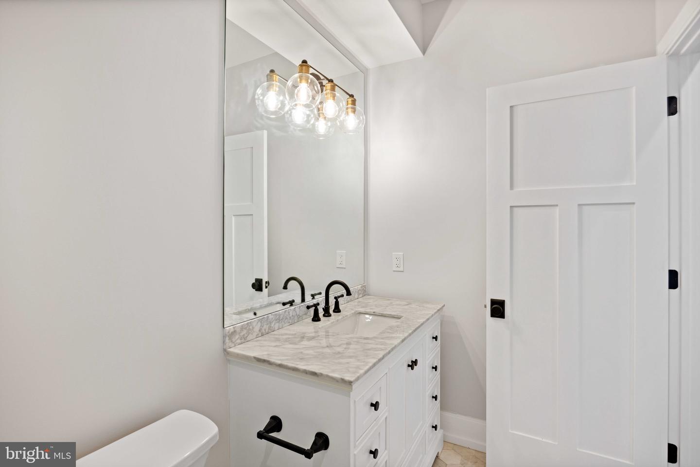 1444 Belmont Street NW Unit: 102