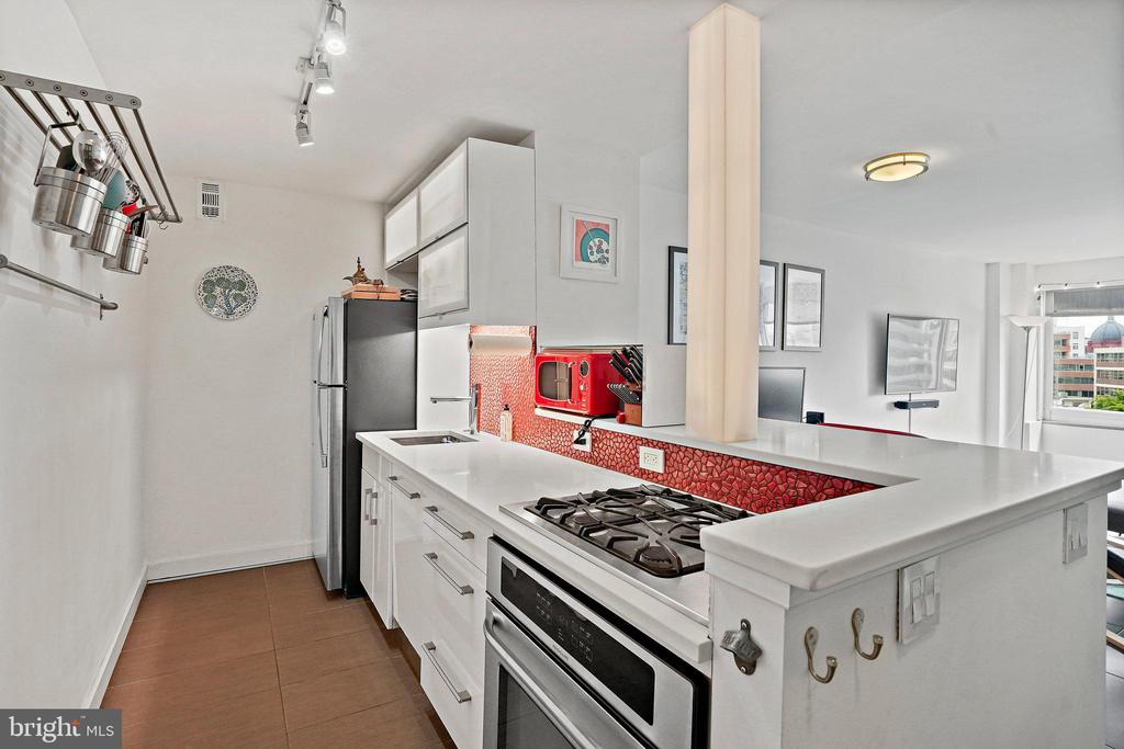 1330 NEW HAMPSHIRE AVE NW #806