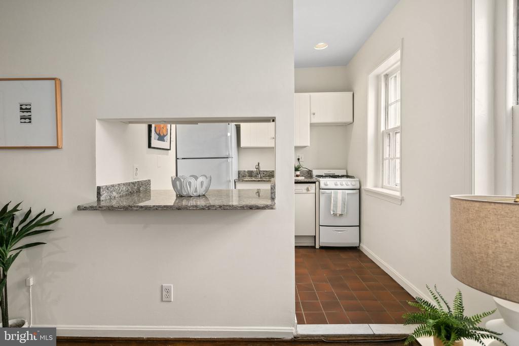 117 E St SE #203