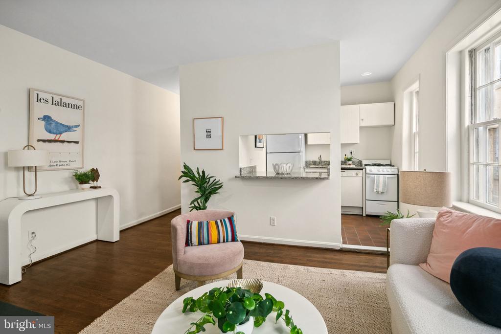 117 E St SE #203