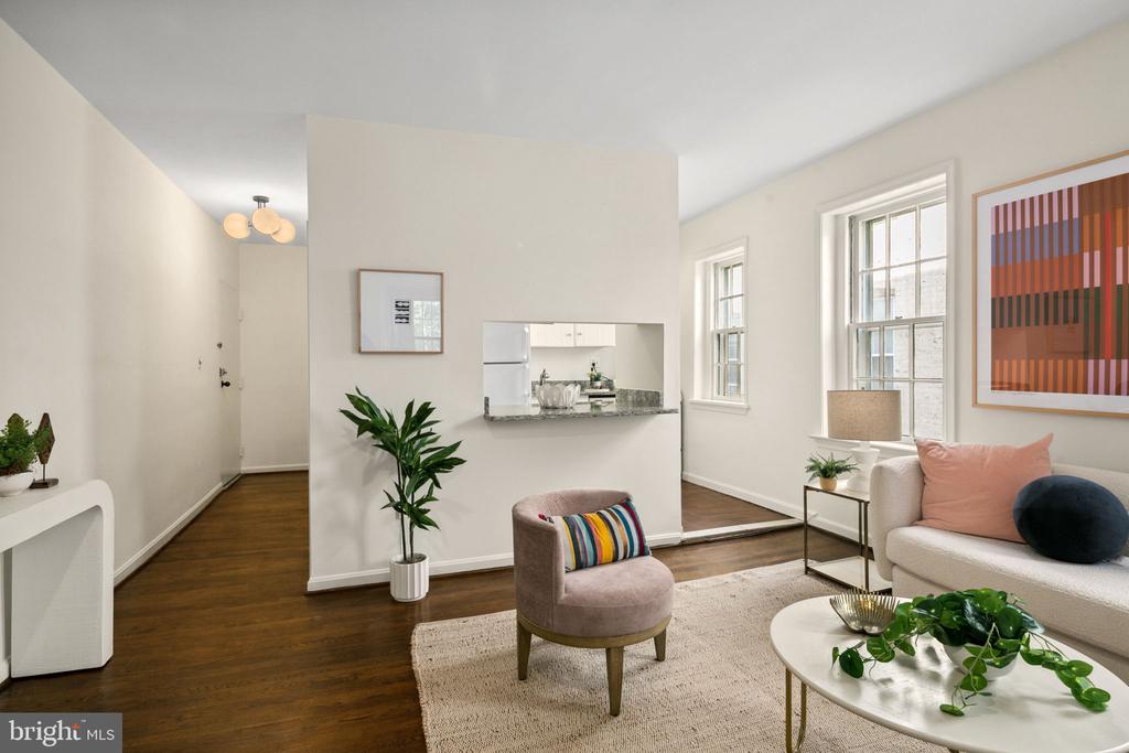 117 E St SE #203