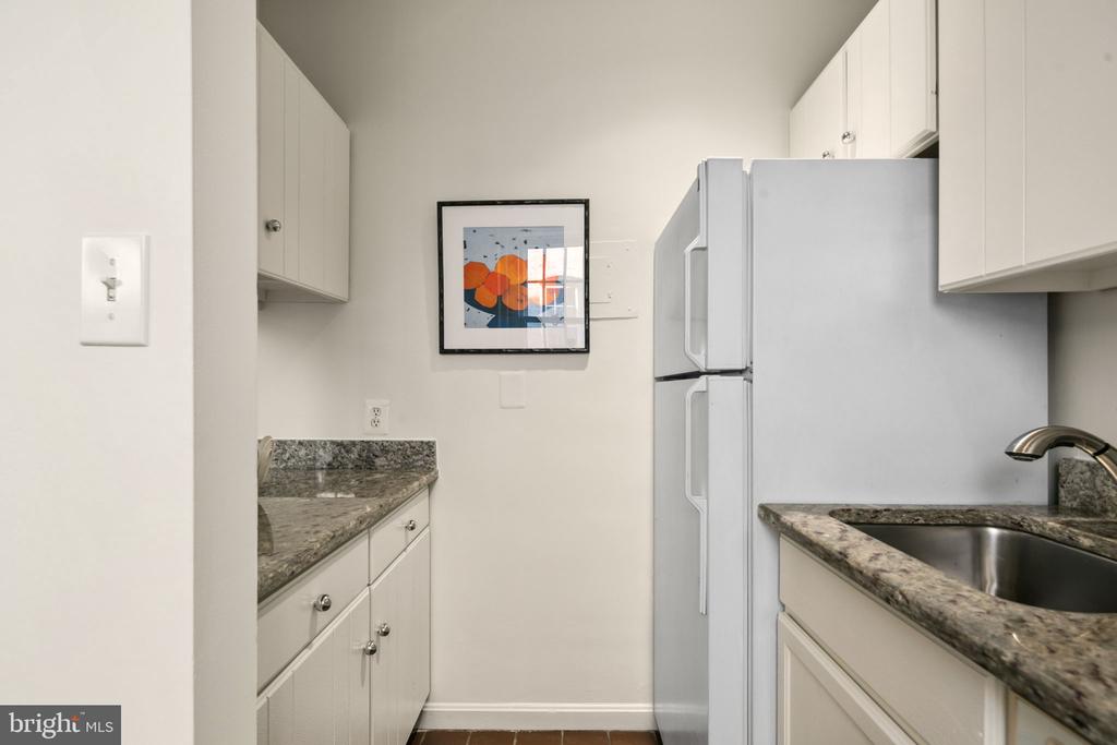 117 E St SE #203