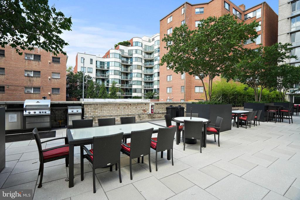 950 25th St NW #1027-N