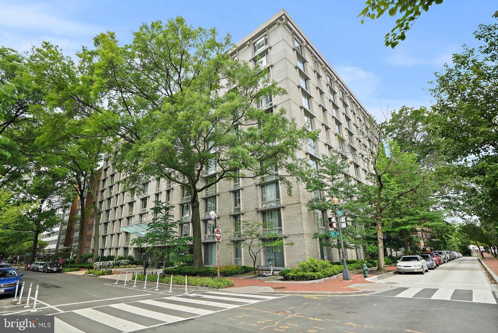 950 25th St NW #1027-N