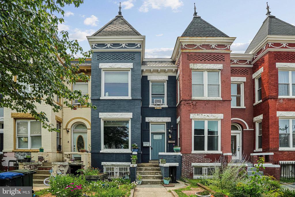 1008 11TH ST NE