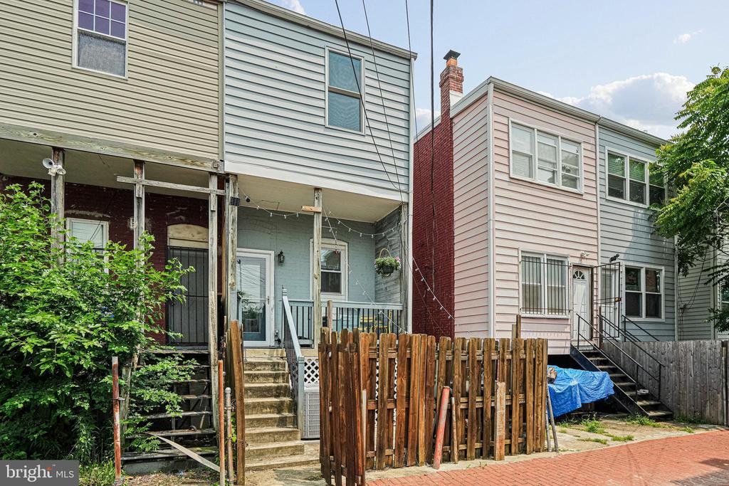 1008 11TH ST NE