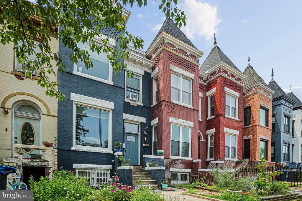 1008 11TH ST NE