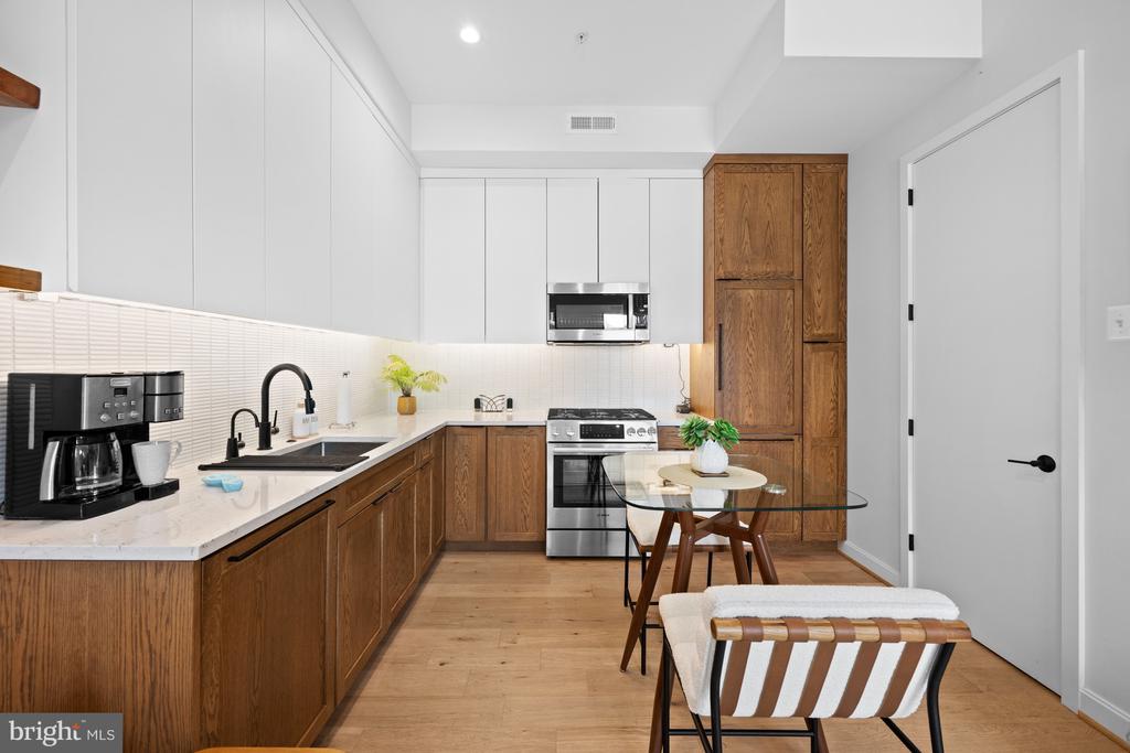 2525 PENNSYLVANIA AVENUE NW Unit: 305