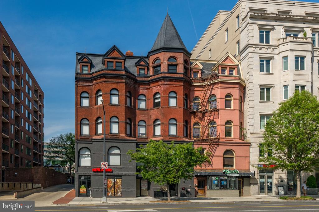 2525 PENNSYLVANIA AVENUE NW Unit: 305