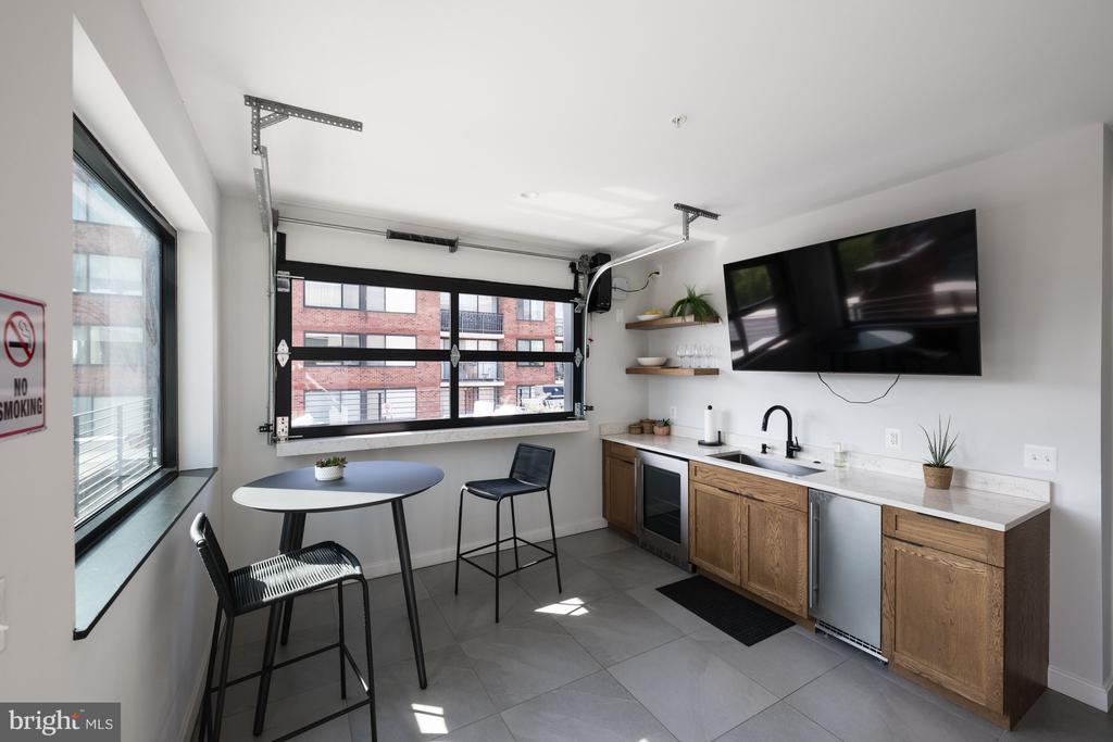 2525 PENNSYLVANIA AVENUE NW Unit: 305