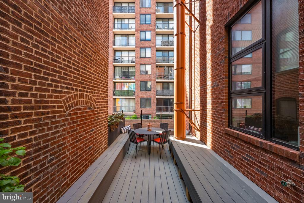 2525 PENNSYLVANIA AVENUE NW Unit: 305