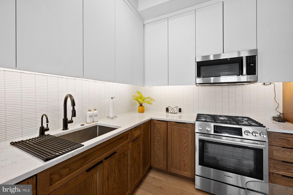 2525 PENNSYLVANIA AVENUE NW Unit: 305