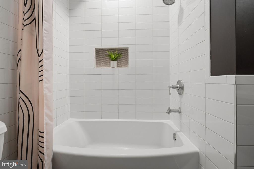 1126 5TH STREET NW Unit: 4