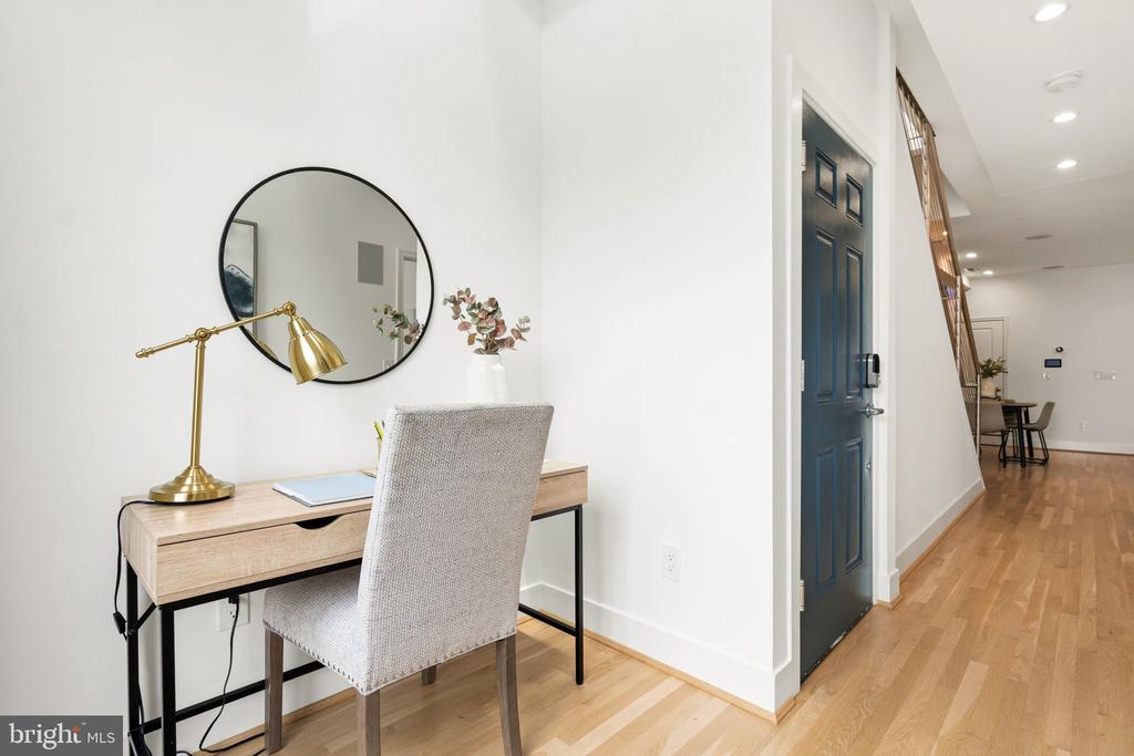 1126 5TH STREET NW Unit: 4