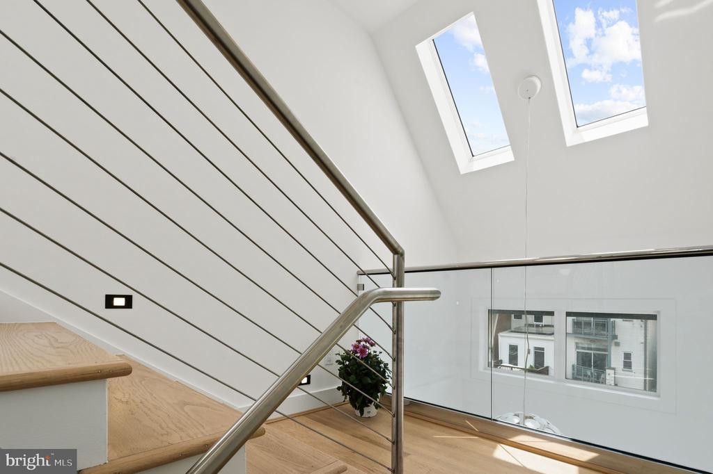1126 5TH STREET NW Unit: 4