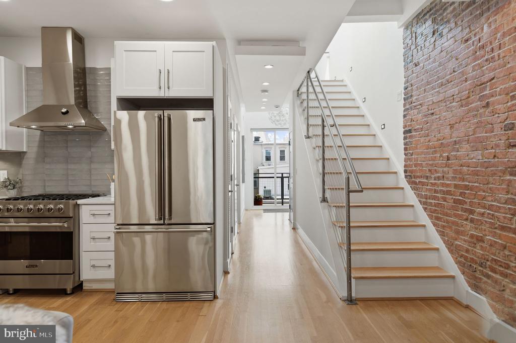 1126 5TH STREET NW Unit: 4