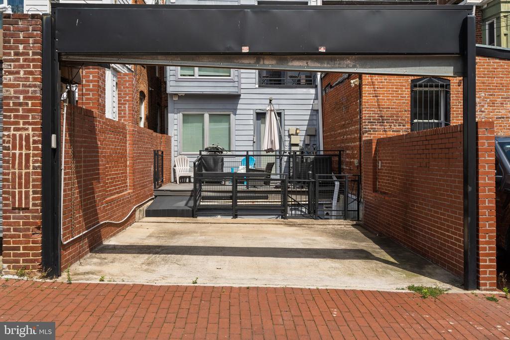 1126 5TH STREET NW Unit: 4