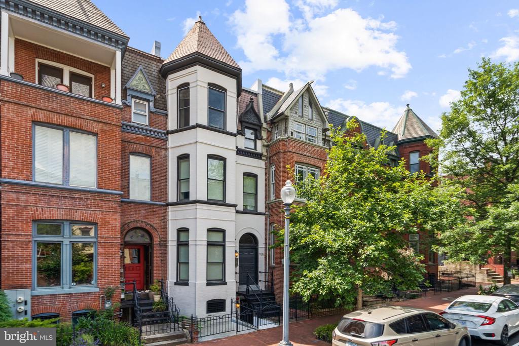 1126 5TH STREET NW Unit: 4