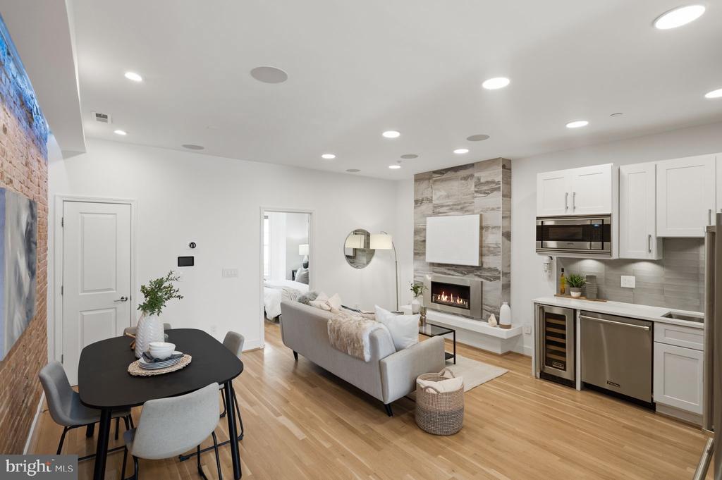 1126 5TH STREET NW Unit: 4