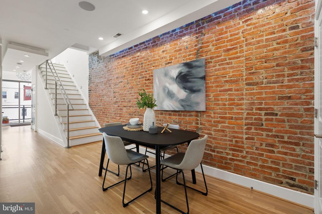 1126 5TH STREET NW Unit: 4