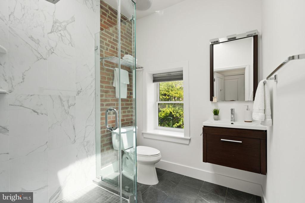 1126 5TH STREET NW Unit: 4