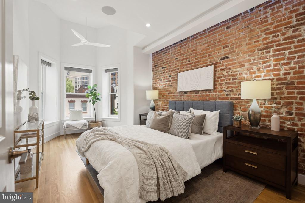 1126 5TH STREET NW Unit: 4