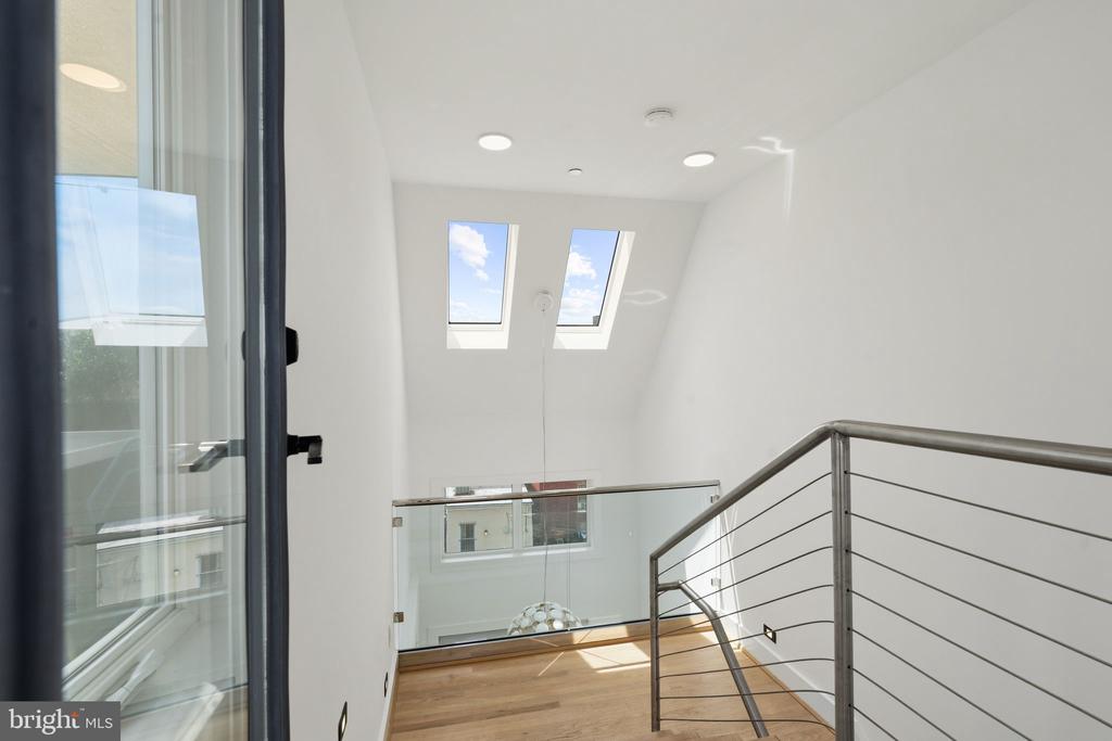 1126 5TH STREET NW Unit: 4