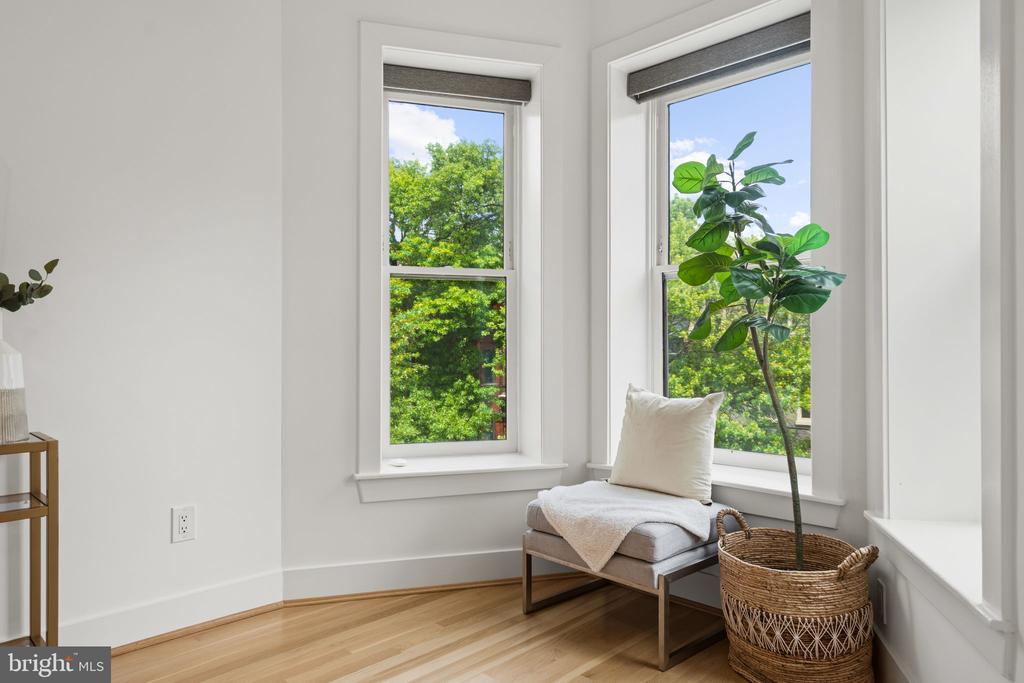 1126 5TH STREET NW Unit: 4
