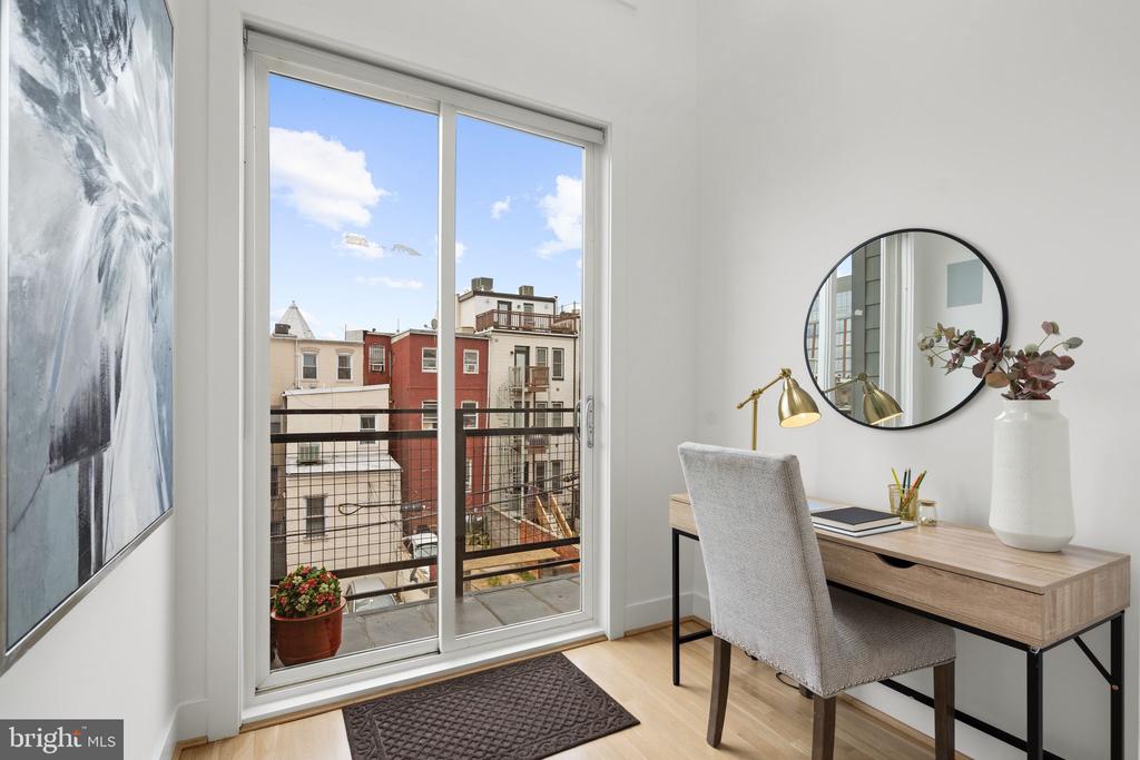 1126 5TH STREET NW Unit: 4