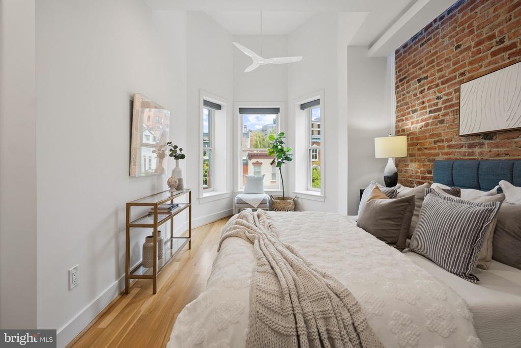 1126 5TH STREET NW Unit: 4