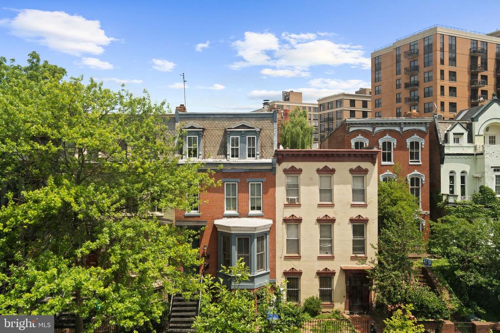 1126 5TH STREET NW Unit: 4